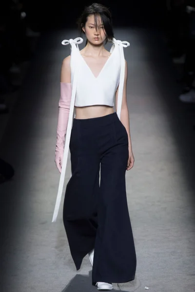Look 11
